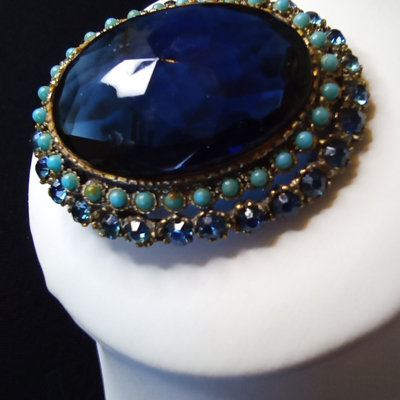 Vintage Large Czech Blue Glass and Rhinestone Pendant Brooch in Antique Gold - Picture 4 of 10